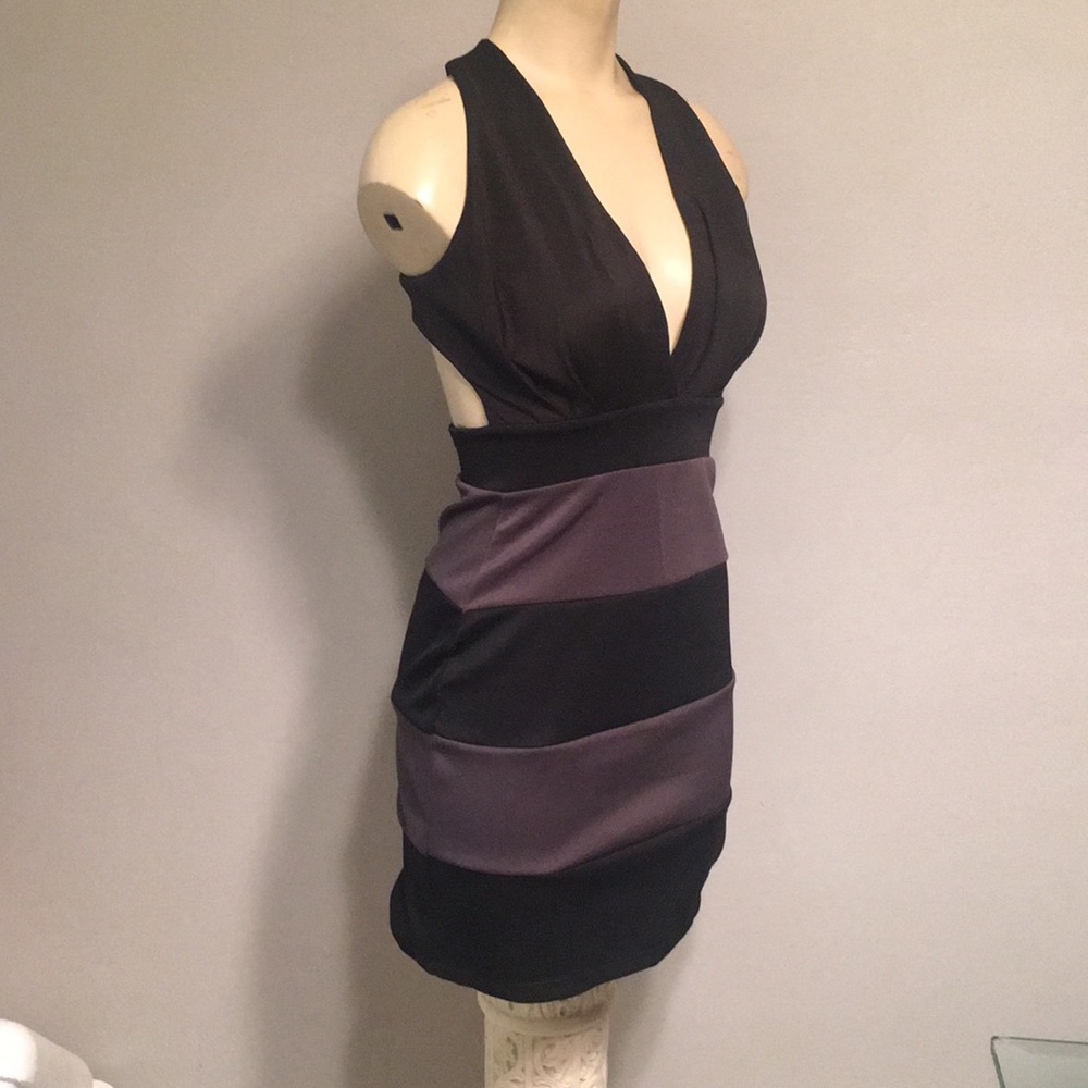 🎀 3 for 20 Gorgeous plunge bodycon dress